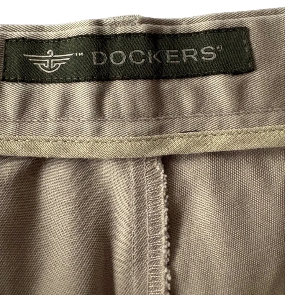 Dockers Khaki Pants Mens 44x30 Pleated Beige‎ Classic Fit Casual Dress Chinos